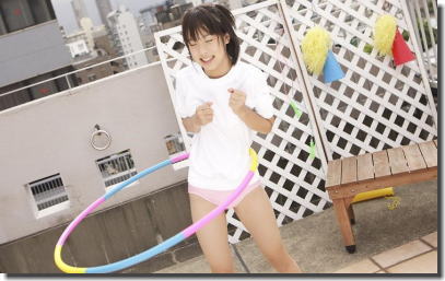 ブルマを穿いた女子がストレッチや運動しているエロ画像 ①