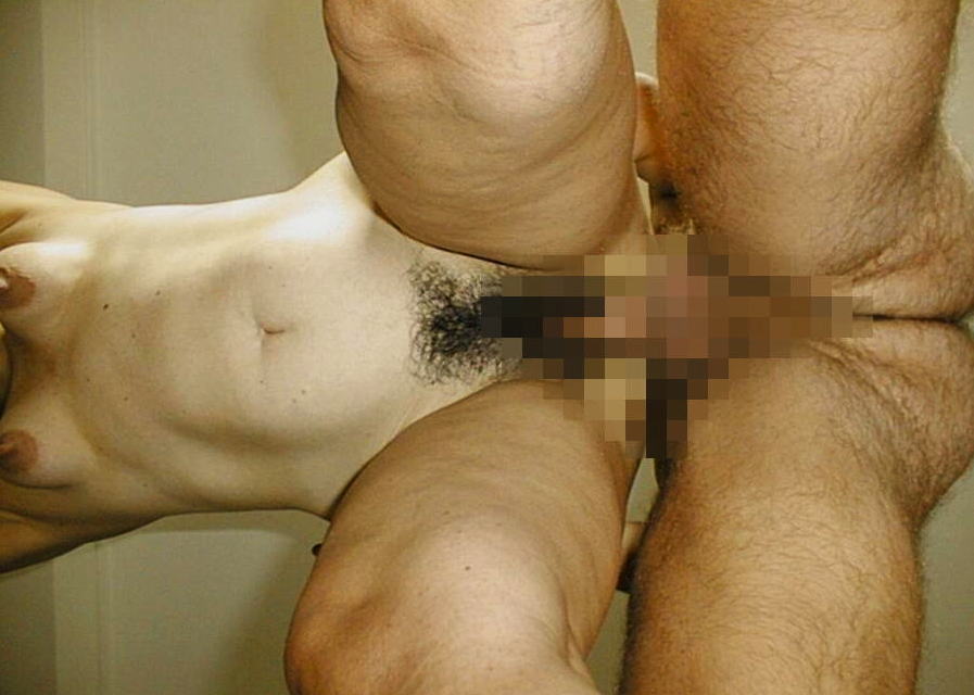 結合部をローアングルで見上げるセックス逆さ撮りのエロ画像