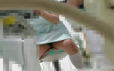 歯医者のパンチラ！歯科衛生士・歯科助手のパンツ見えてるエロ画像 ②