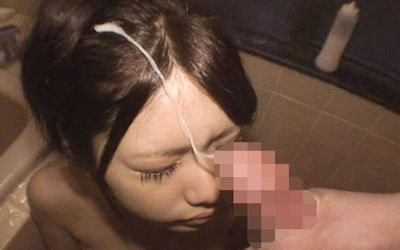 射精後すぐに精子を流せるお風呂場ぶっかけエロ画像 ④
