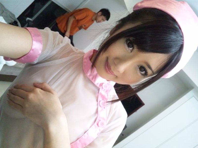 ナース服が透け透けでスケベなシースルー看護師のエロ画像
