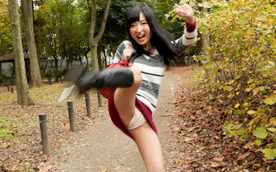 半端ねぇパンチラキックのエロ画像 ③