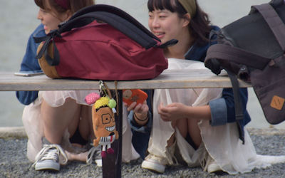 街撮りの定番、パンチラ素人のエロ画像 ②