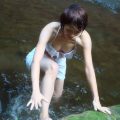 水着 川遊び 女子大生 エロ画像