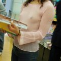 着衣 貧乳 街撮り エロ画像