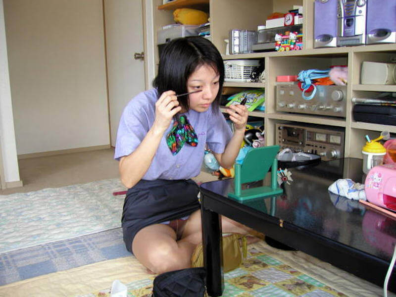 家庭内のパンチラ撮りエロ画像 