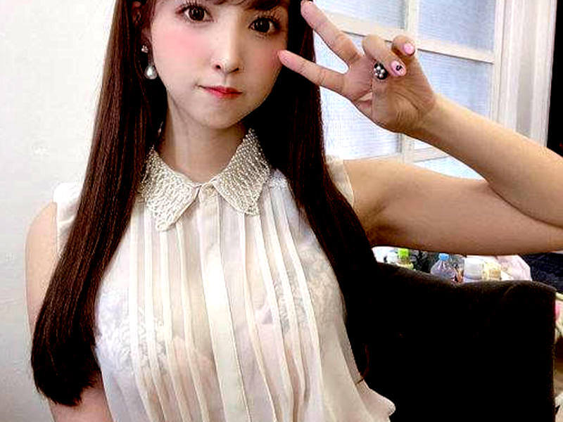 透けブラしてる着衣自撮りエロ画像 