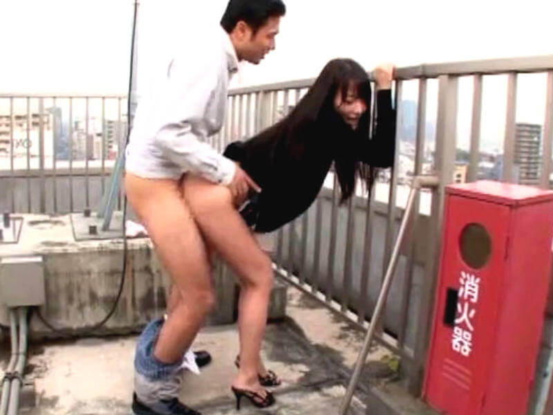 青姦OLの野外セックスエロ画像 