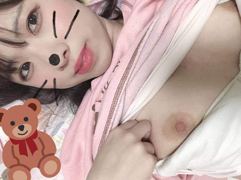 女子大生が自撮りで発散するエロ画像